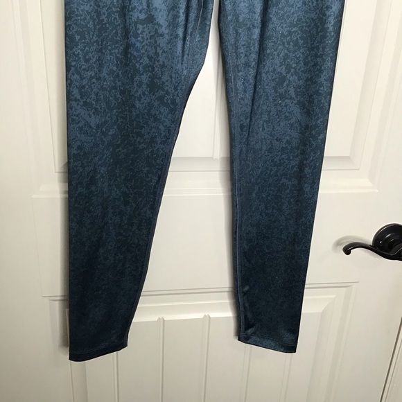 Beyond Yoga Lux High Waist Leggings in Distressed Navy. - Picture 4 of 12
